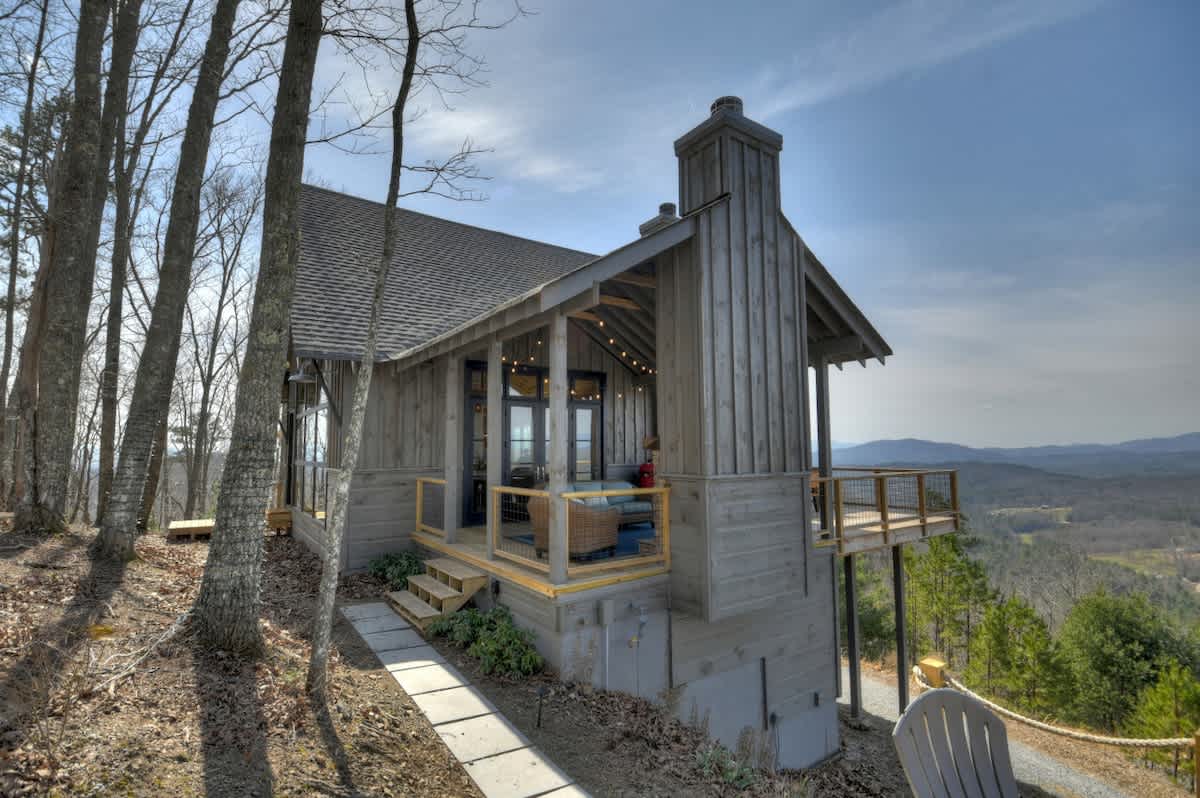 Luxury 5BR Cabin | Hot Tub & Mtn Views | Secluded — Mineral Bluff, GA — vacation rental