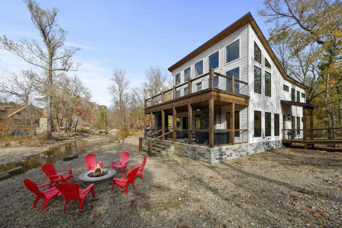 Luxury Cabin Getaway: Hot Tub, Game Room & Creek — Hochatown, OK — vacation rental