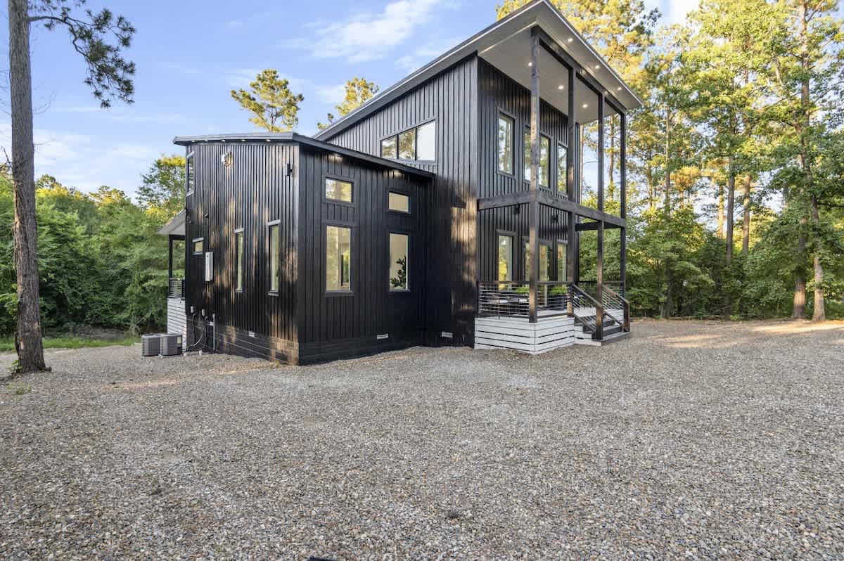 Modern Luxury Cabin - Private Fire Pit & Hot Tub — Broken Bow, OK — vacation rental