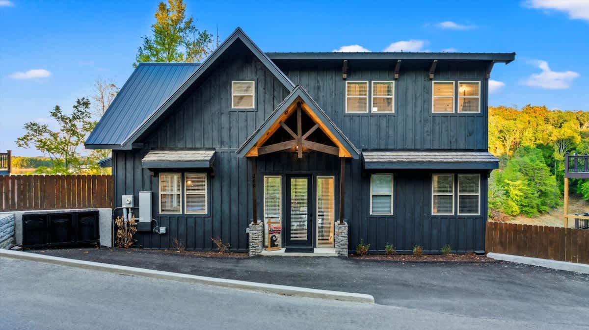 Private Pool - Kayaks - Hot Tub - Sevierville Luxe — Sevierville, TN — vacation rental