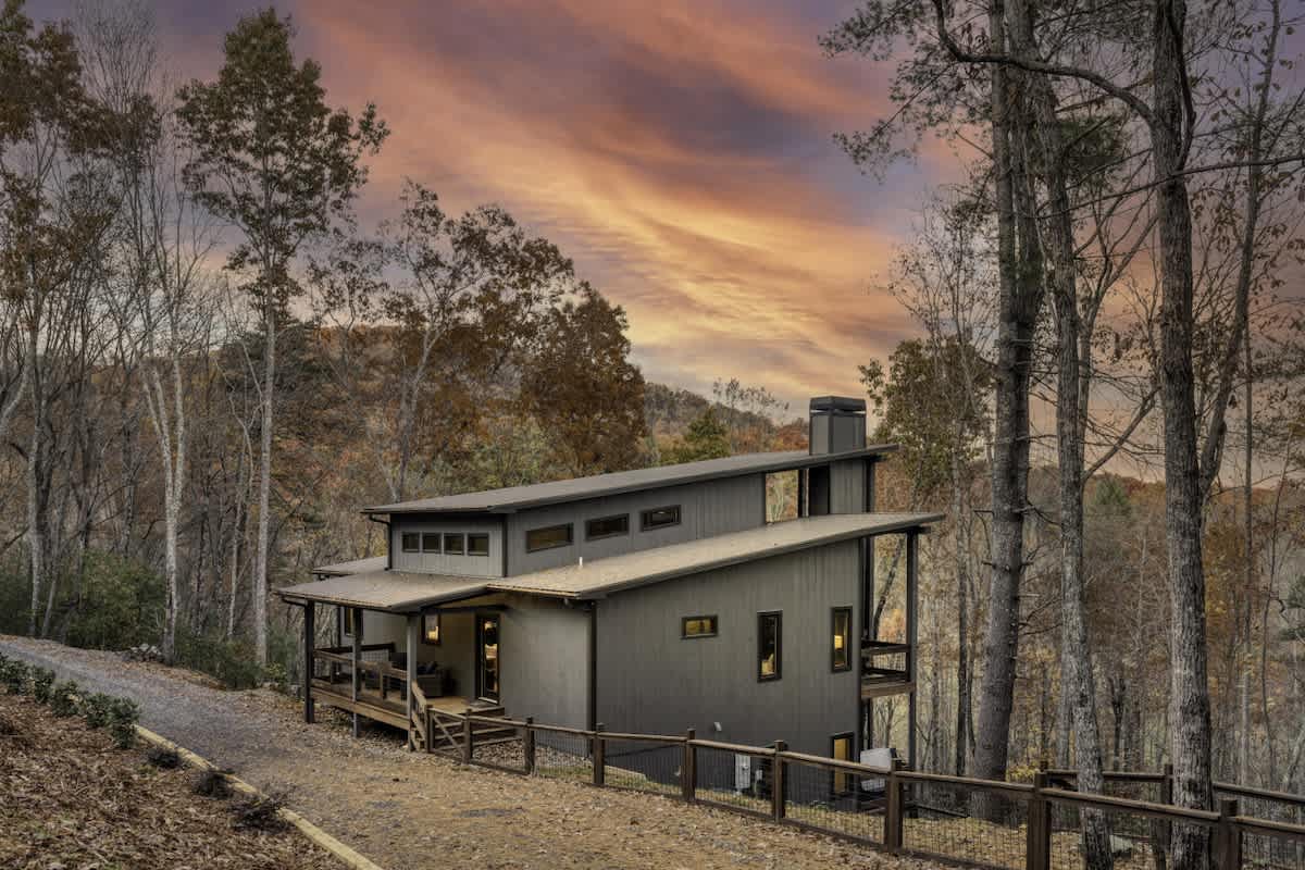 Modern Rustic Cabin | Sweeping Views & Hot Tub — Blue Ridge, GA — vacation rental