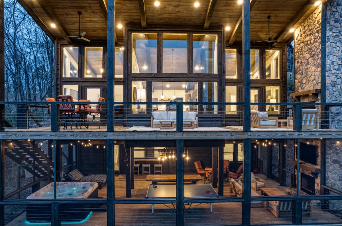 Luxury Mountaintop Cabin · Hot Tub & Ping Pong — Blue Ridge, GA — vacation rental