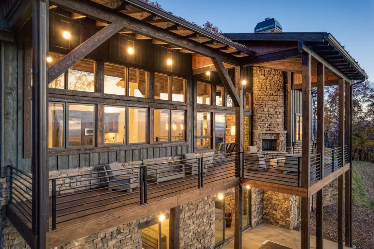 Luxury Mountain Cabin • Hot Tub • Mtn Views — Mineral Bluff, GA — vacation rental