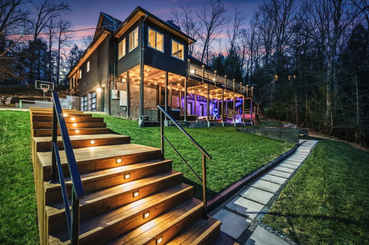 Luxury 8BR Cabin w/Pool, Hot Tub, Views & Arcade — Sevierville, TN — vacation rental