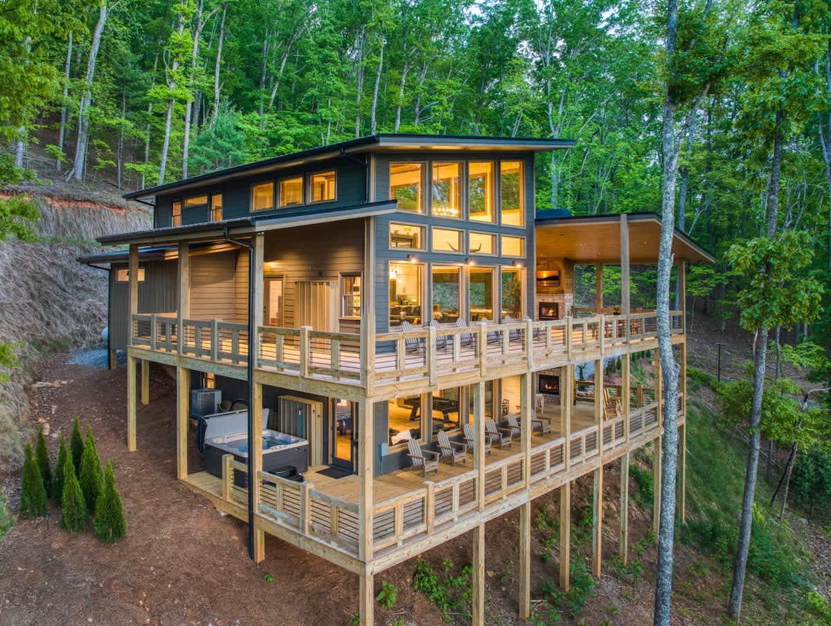 Blue Ridge Views, Hot Tub & Game Room Retreat — Morganton, GA — vacation rental
