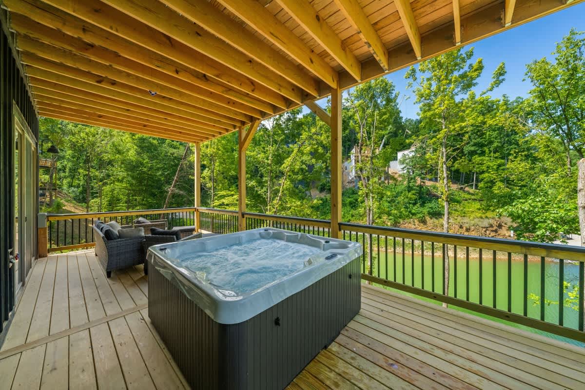 Luxury Lakefront Cabin • Hot Tub & Lake Access — Sevierville, TN — vacation rental