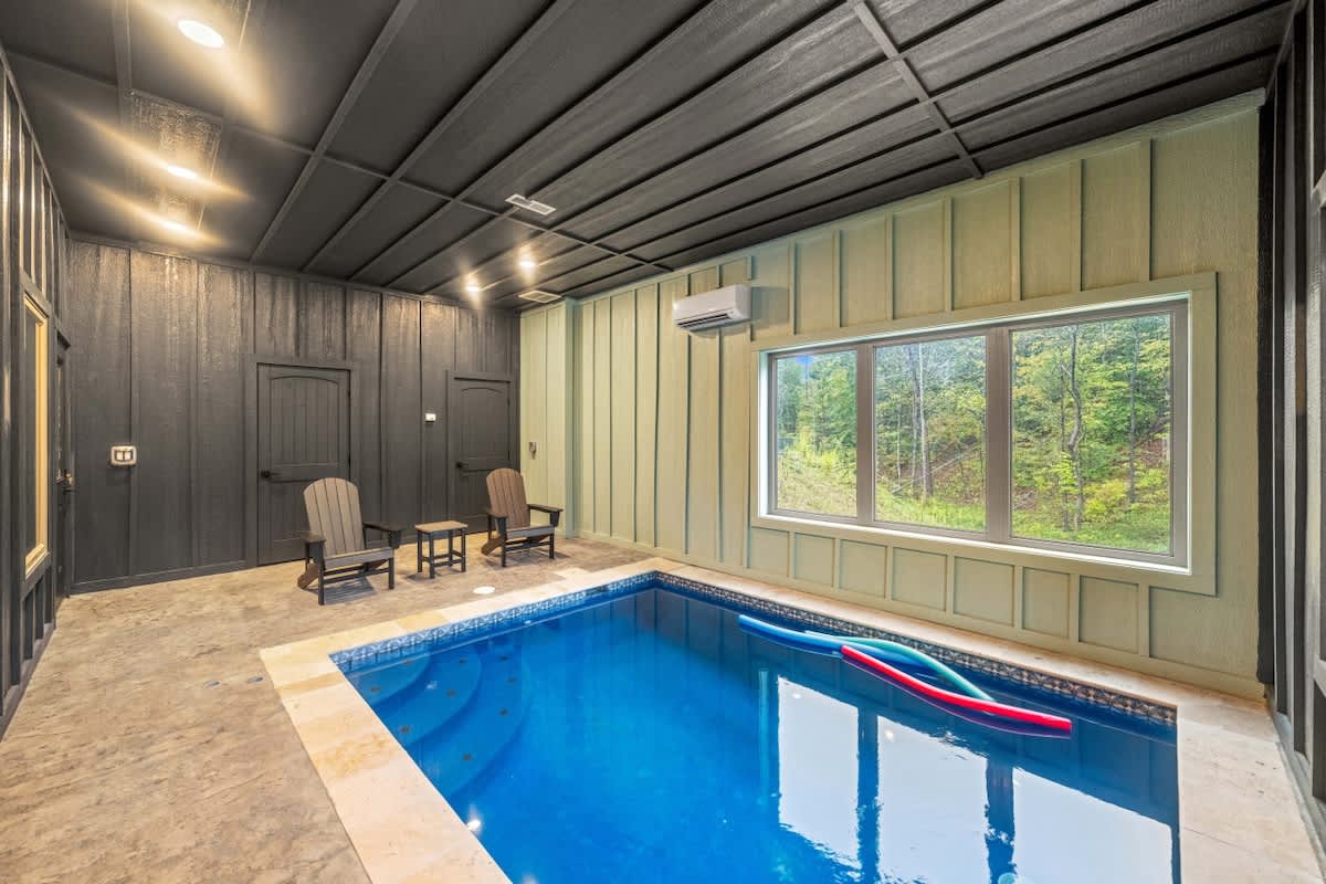 Smoky Mtn Cabin | Indoor Pool, Theater, Sleeps 11 — Pigeon Forge, TN — vacation rental