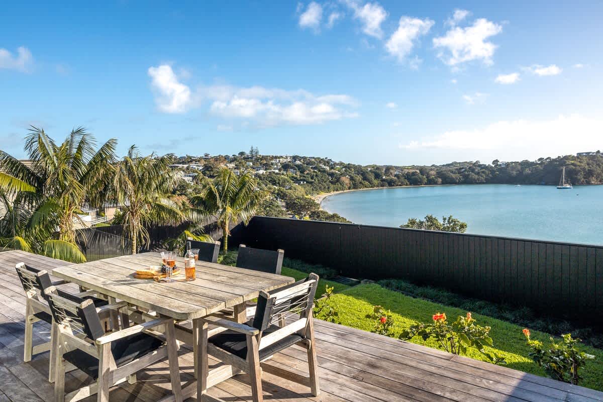 Oneroa Luxury Waterfront - Sea Views Near Village — Waiheke Island, Auckland — vacation rental