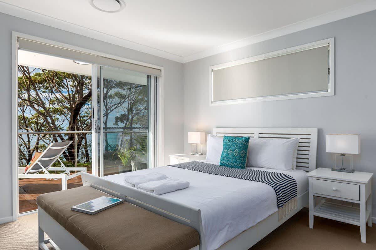 Escape to Hyams Beach – 5BR home with water views