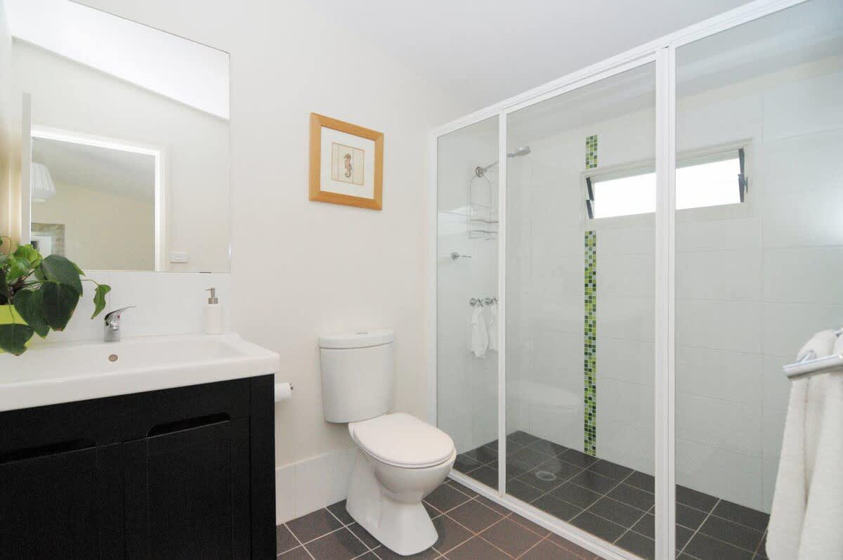 Acacia on Orion Beach – pet friendly coastal home