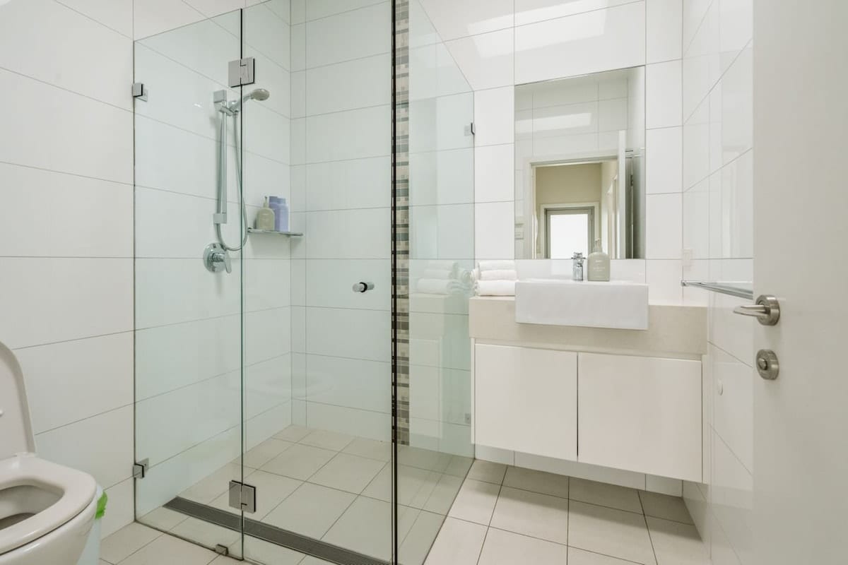 Main Bathroom - Middle Level