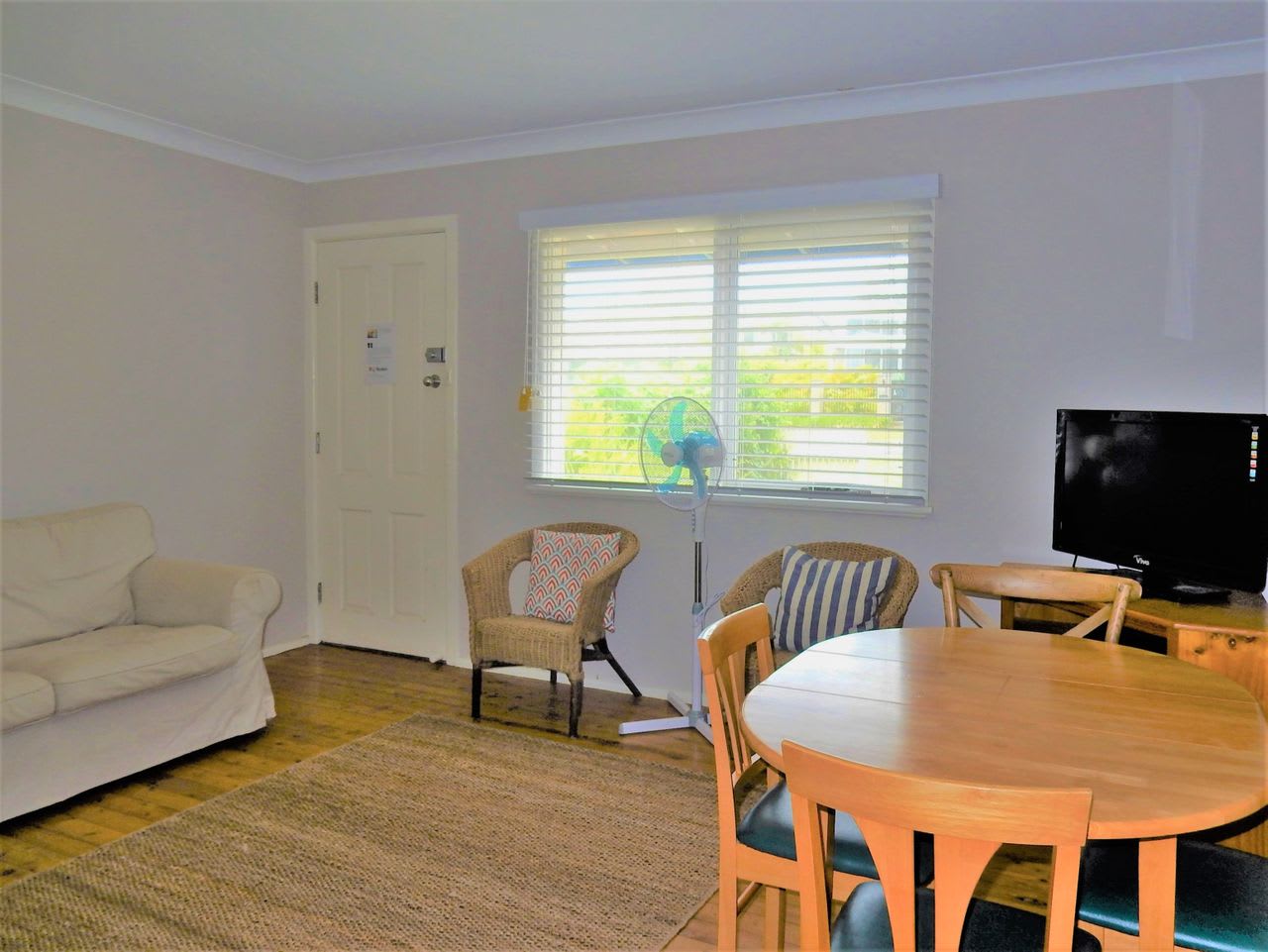 Donlan’s Beach Cottage – 85m to Mollymook Beach