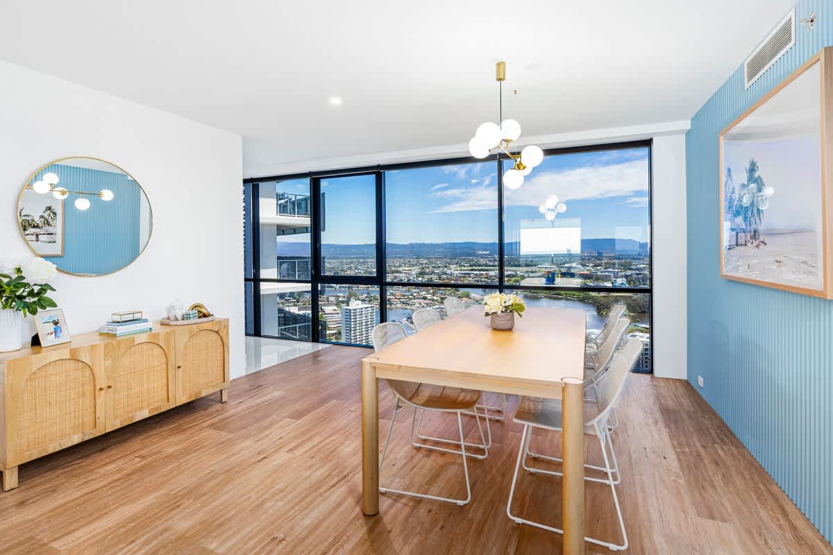 Our apartment has large windows on both sides, so you can enjoy the view of the hinterland and the ocean. 