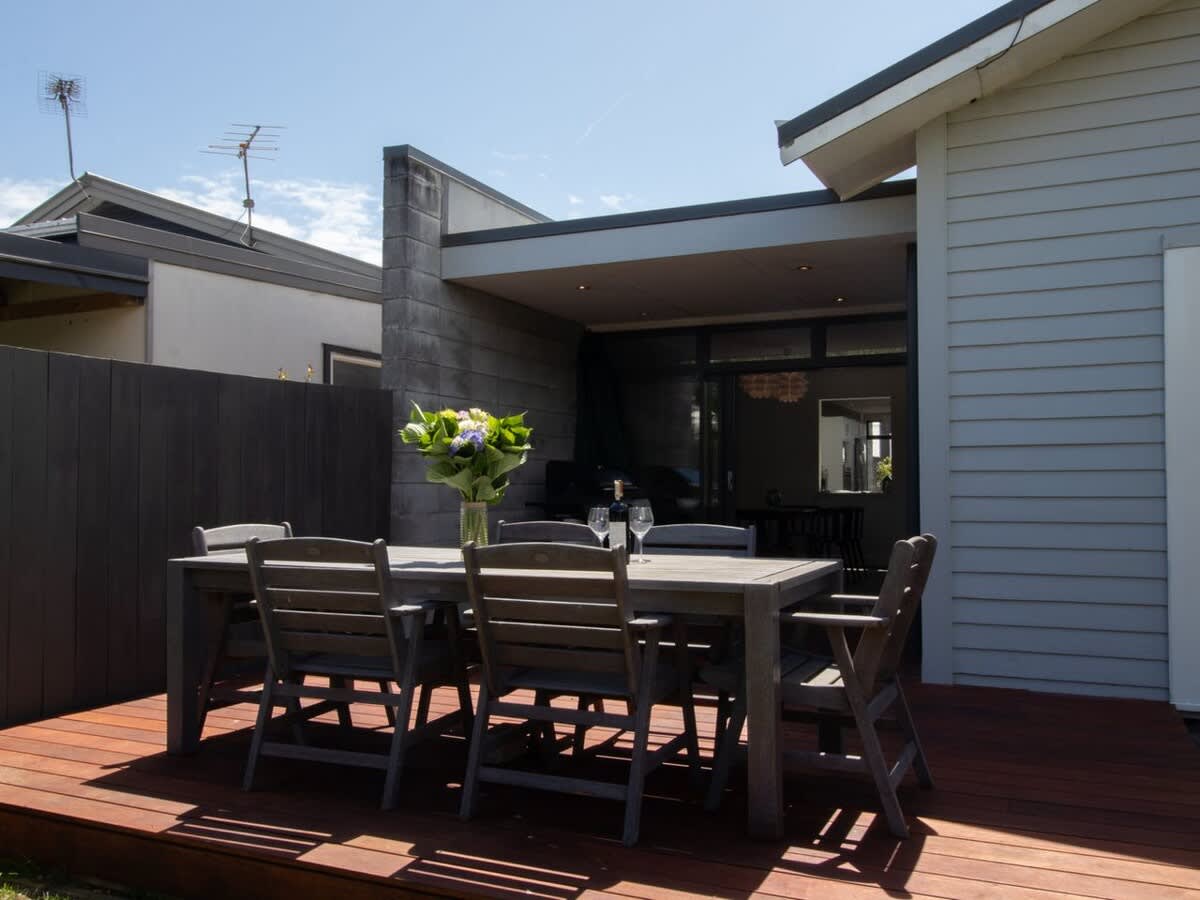 Fabulous In Fitzroy – seconds to Fitzroy Beach