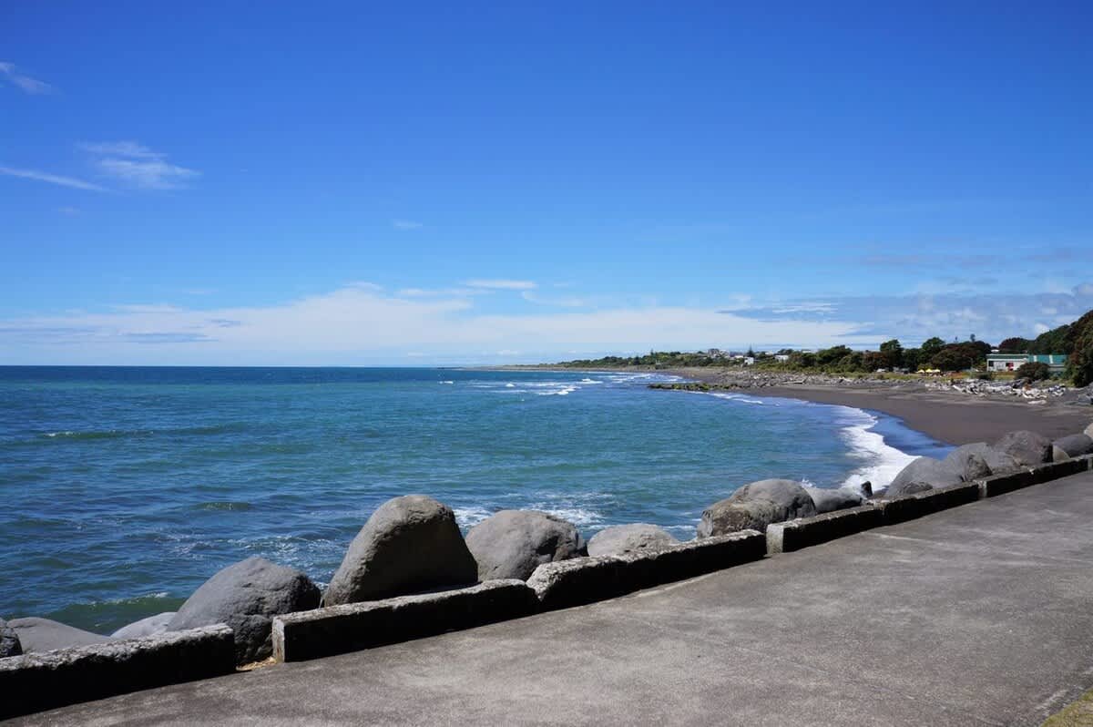 Buller Bungalow: Coastal Charm in New Plymouth
