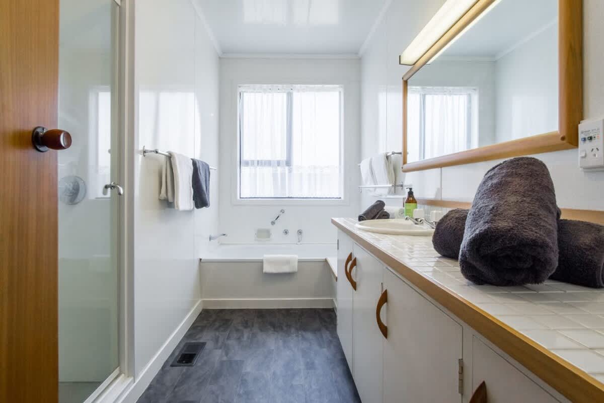 Waterfront On Woolcombe – 4BR holiday apartment