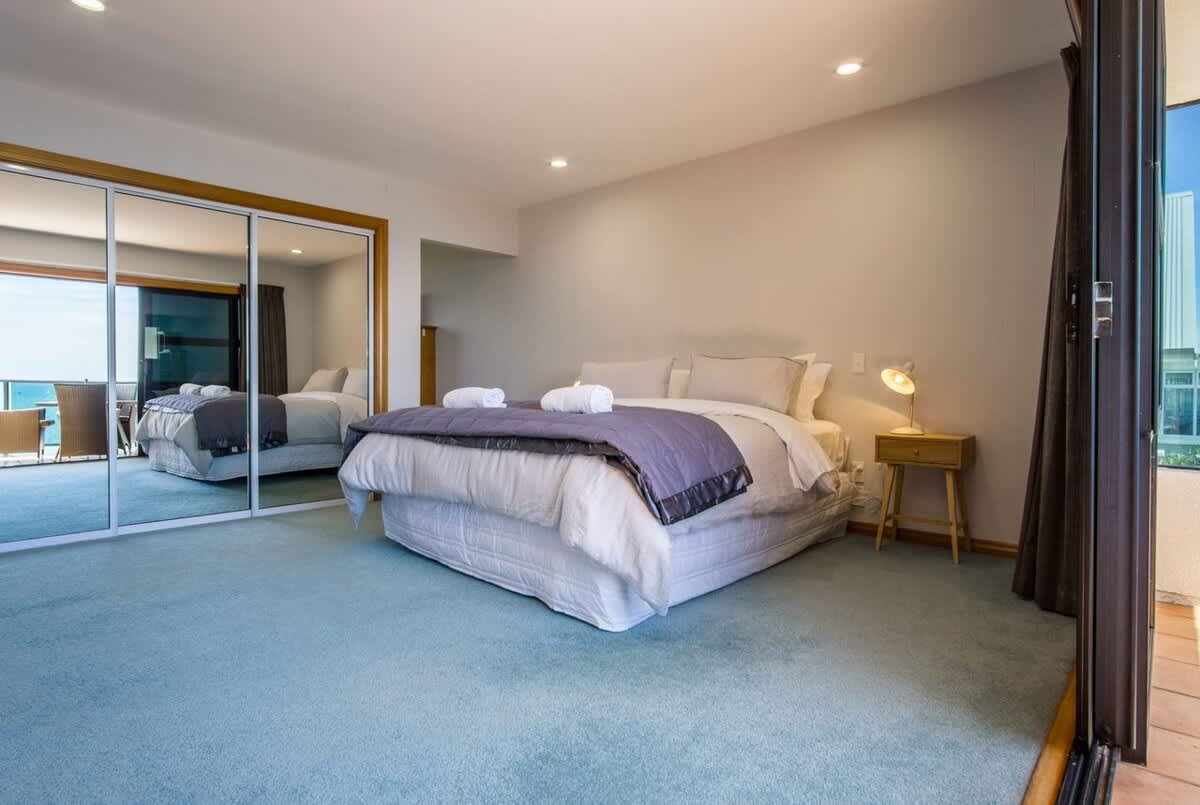 Waterfront On Woolcombe – 4BR holiday apartment