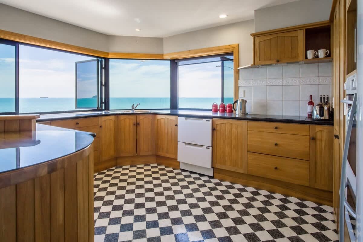 Waterfront On Woolcombe – 4BR holiday apartment