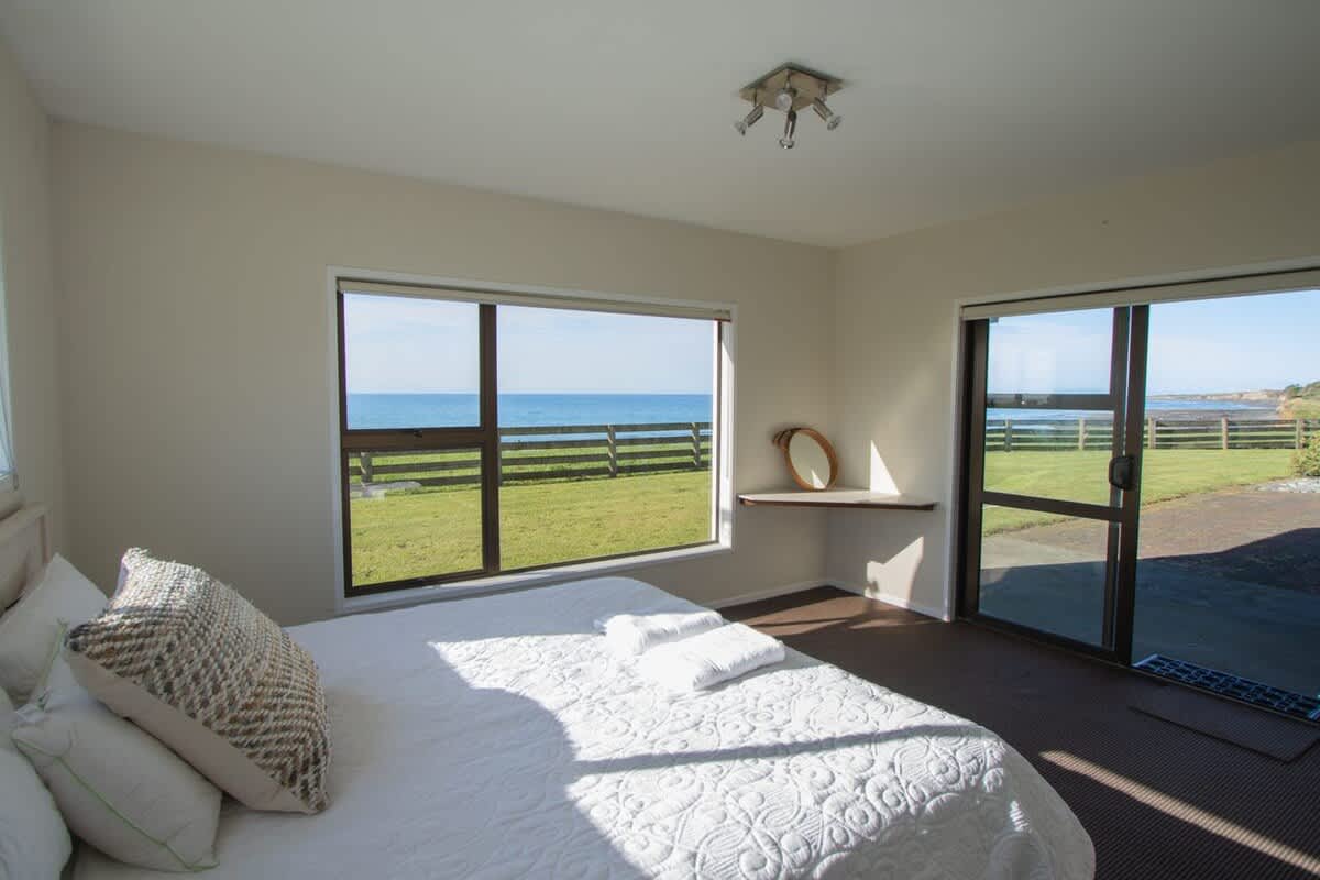 Wills On The Water – beachfront apartment