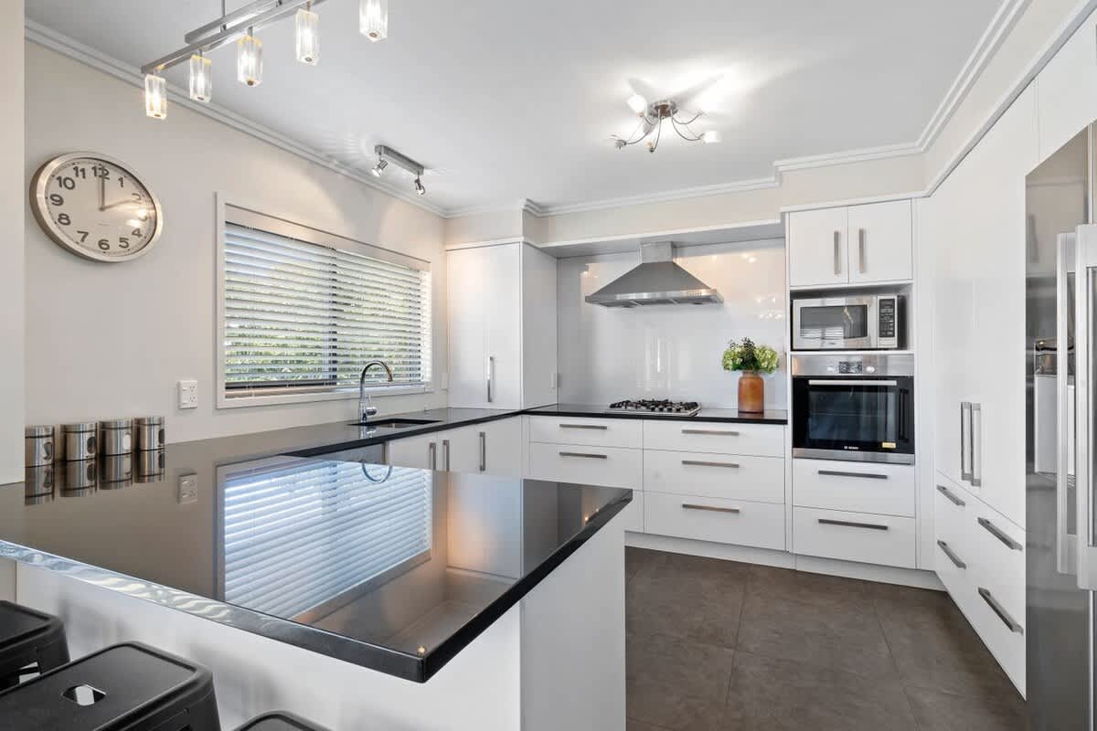 Seven By The Sea – stylish apartment near port