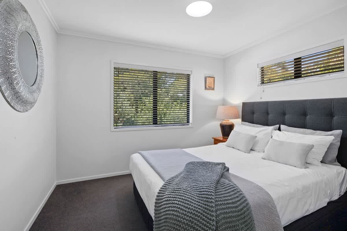 Seven By The Sea – stylish apartment near port