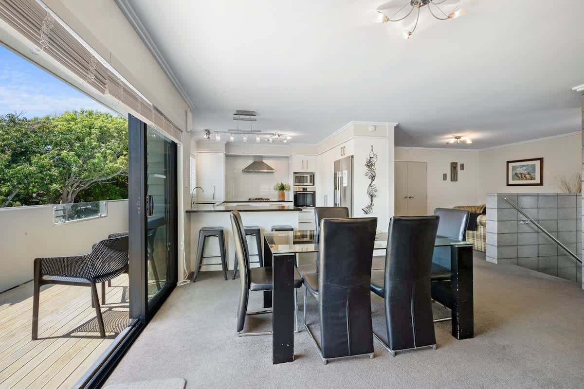 Seven By The Sea – stylish apartment near port