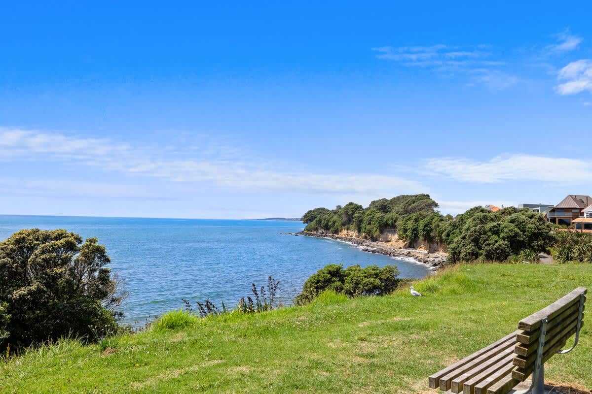 Seven By The Sea – stylish apartment near port