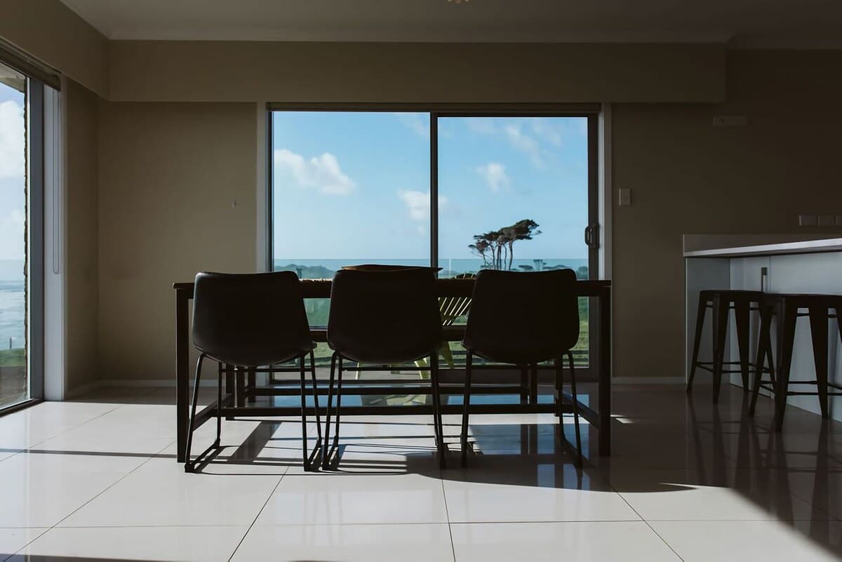 ABC on Wanaka Bay – beachfront apartment w ocean views