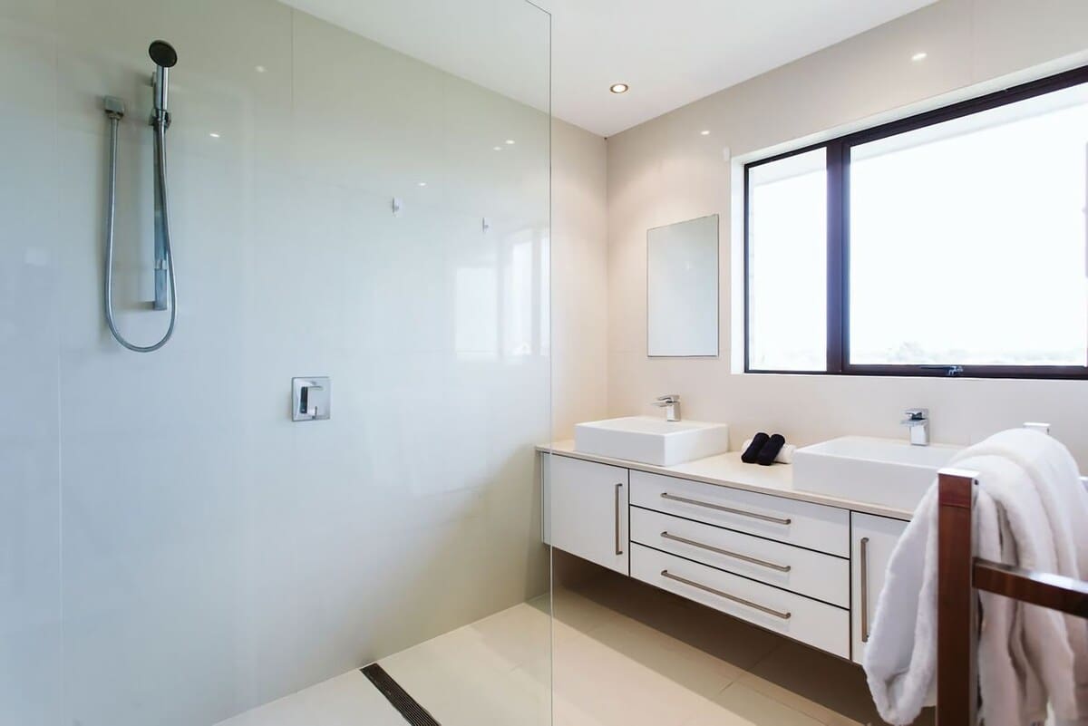 ABC on Wanaka Bay – beachfront apartment w ocean views