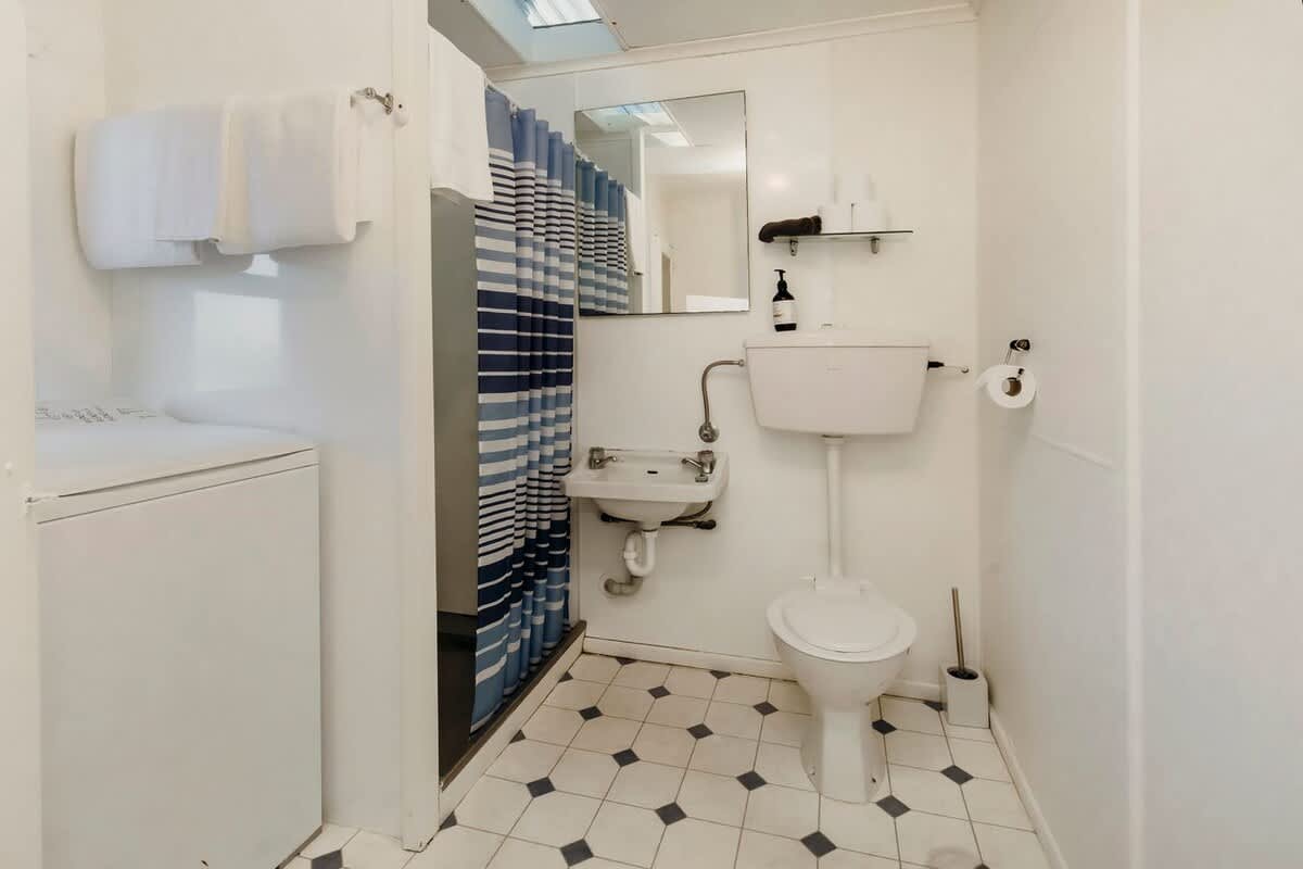 Oakura Circle – authentic Kiwi bach villa by the beach