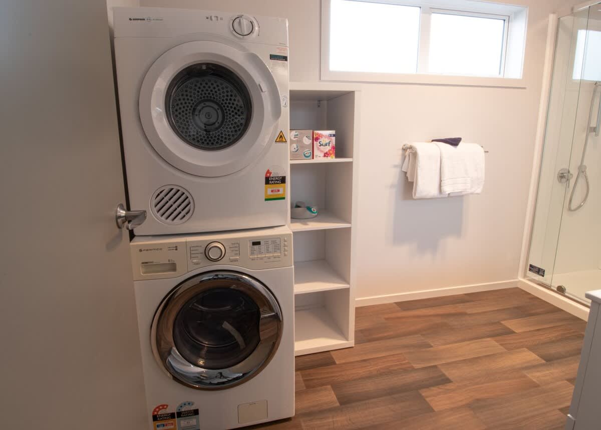 The Window Seat – pet-friendly 1BR apartment