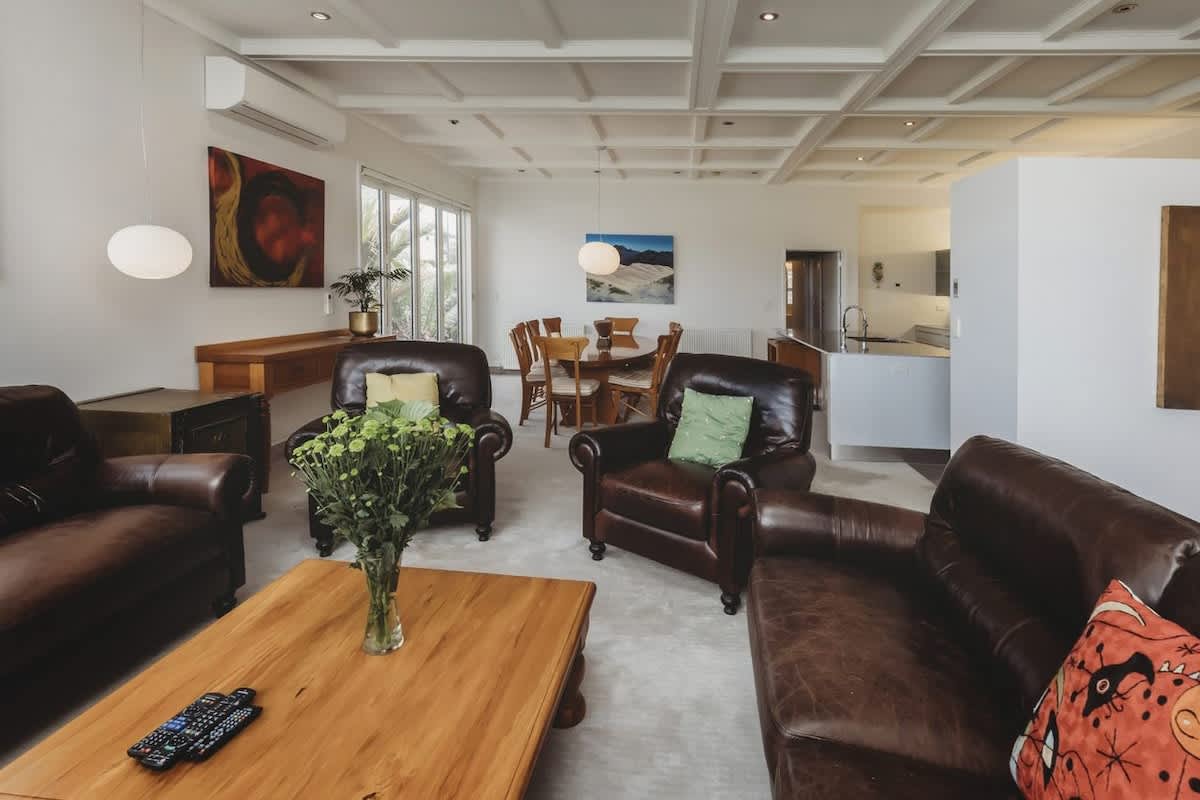 The Front Office – charming 3BR heritage home