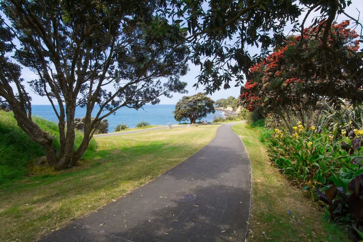 Blue Haven On Belt – seconds to coastal walkway