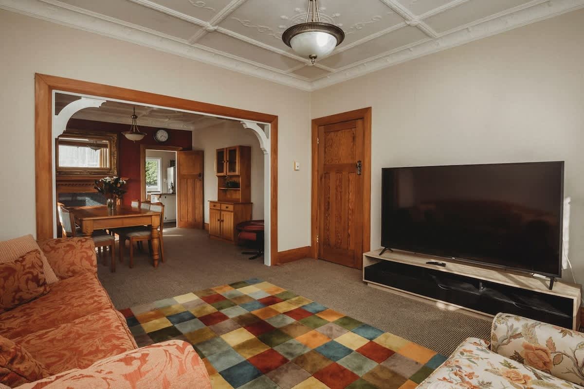 Central One Fifty Five – character home near CBD