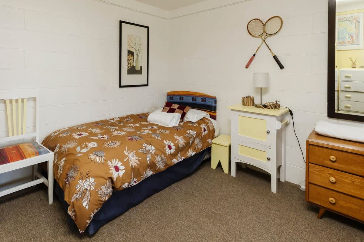Messenger Magic – classic 5BR Kiwi bach