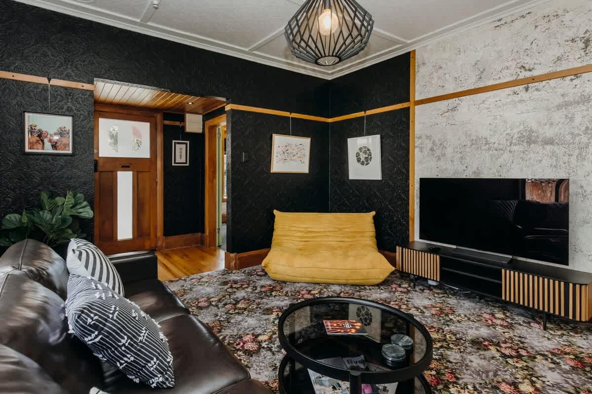 Fun Times in Fitzroy – eclectic 4BR villa