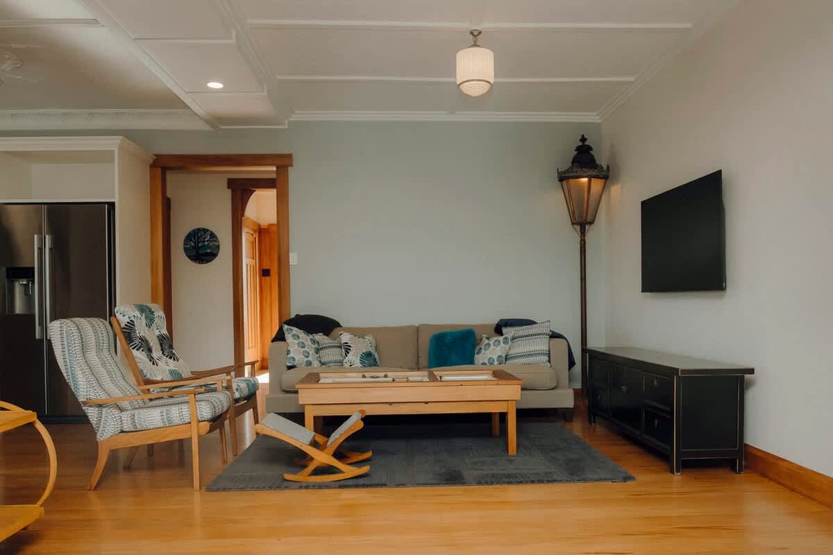 Karamu Korner – 4 BR bungalow near Fitzroy Beach
