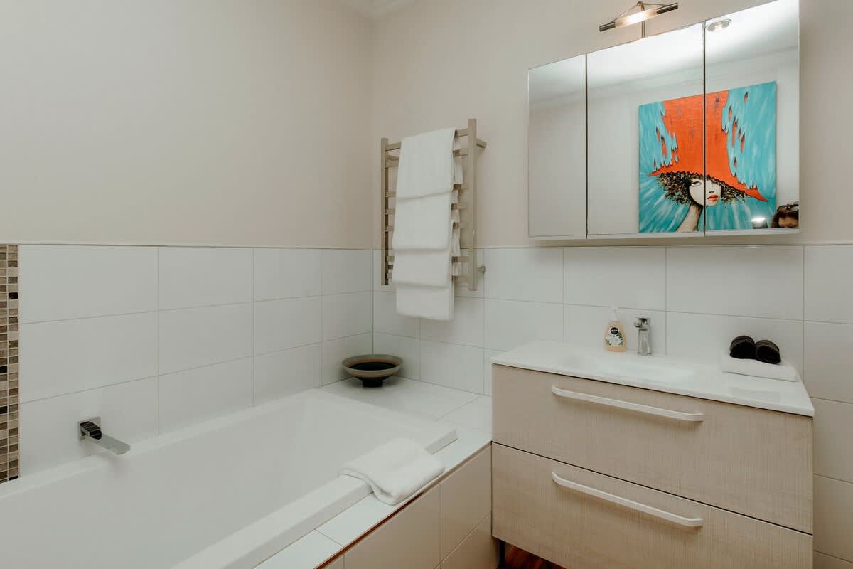 Karamu Korner – 4 BR bungalow near Fitzroy Beach