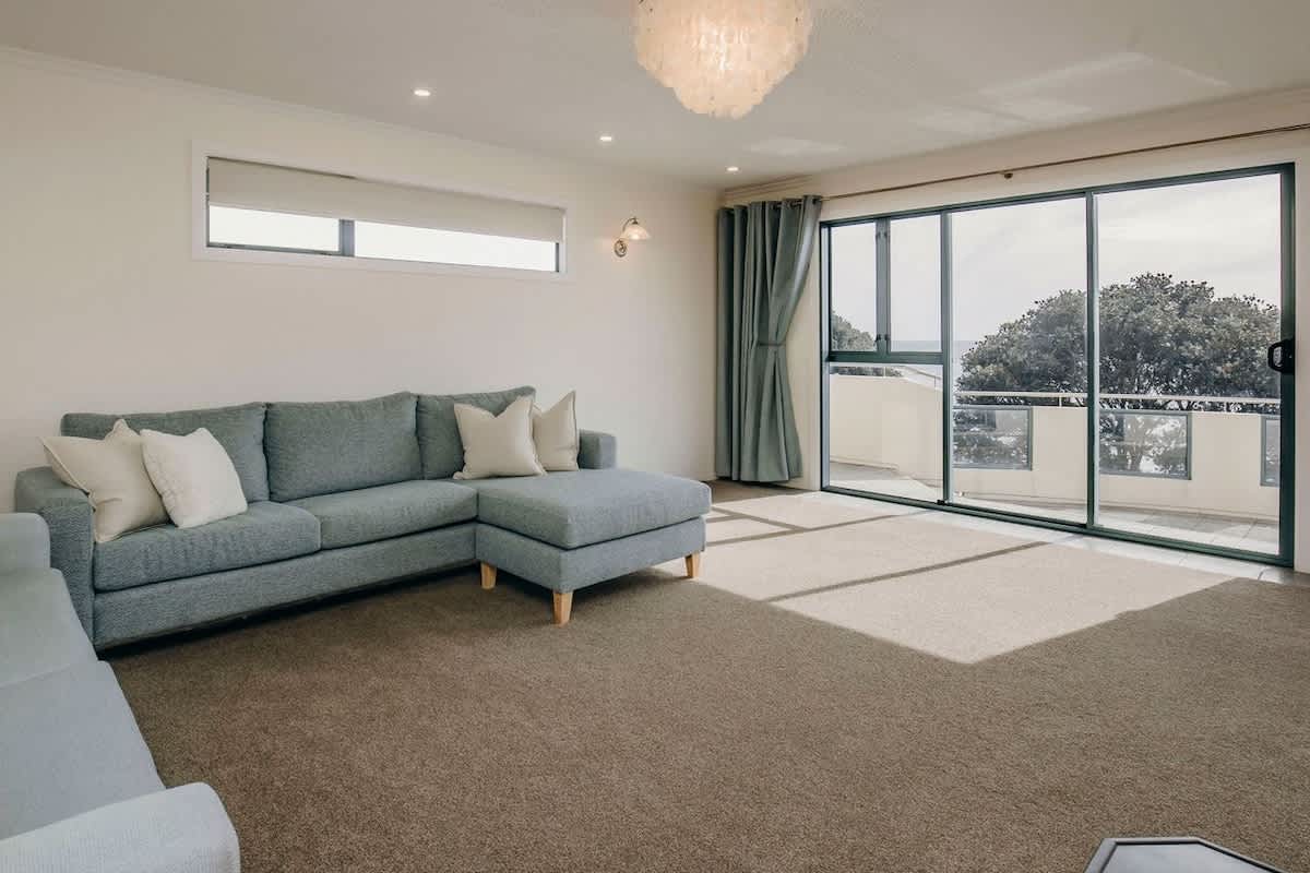 Wanaka Beachouse – stay next to the sand