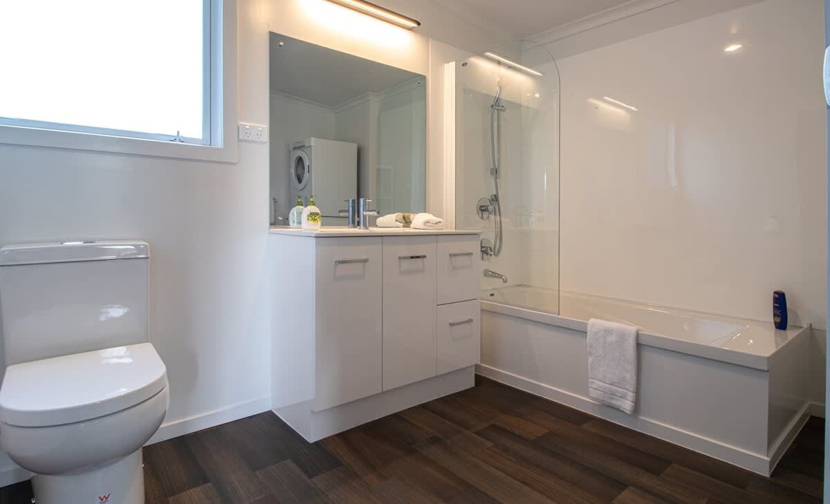 The Aisle Seat – pet-friendly 1BR modern apartment
