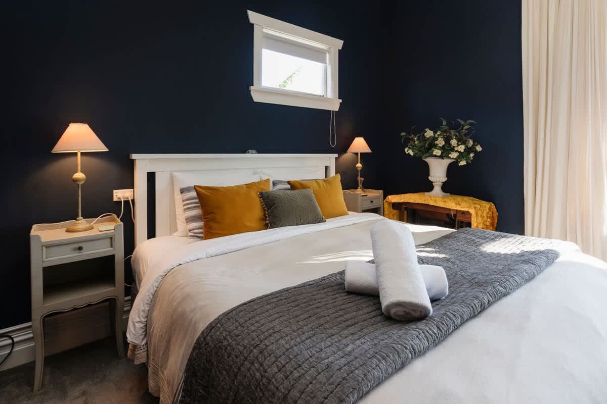 Bedroom - Queen Bed