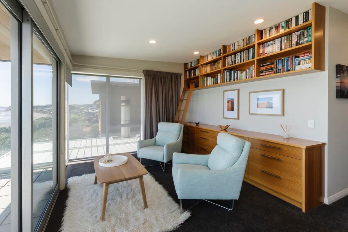 Clifftops – oceanfront retreat in Oakura Beach