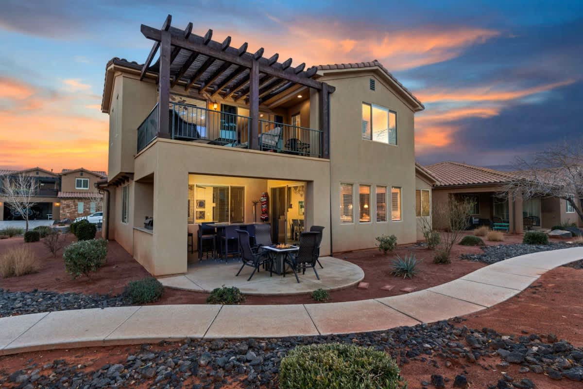 You're all set for a back patio picnic