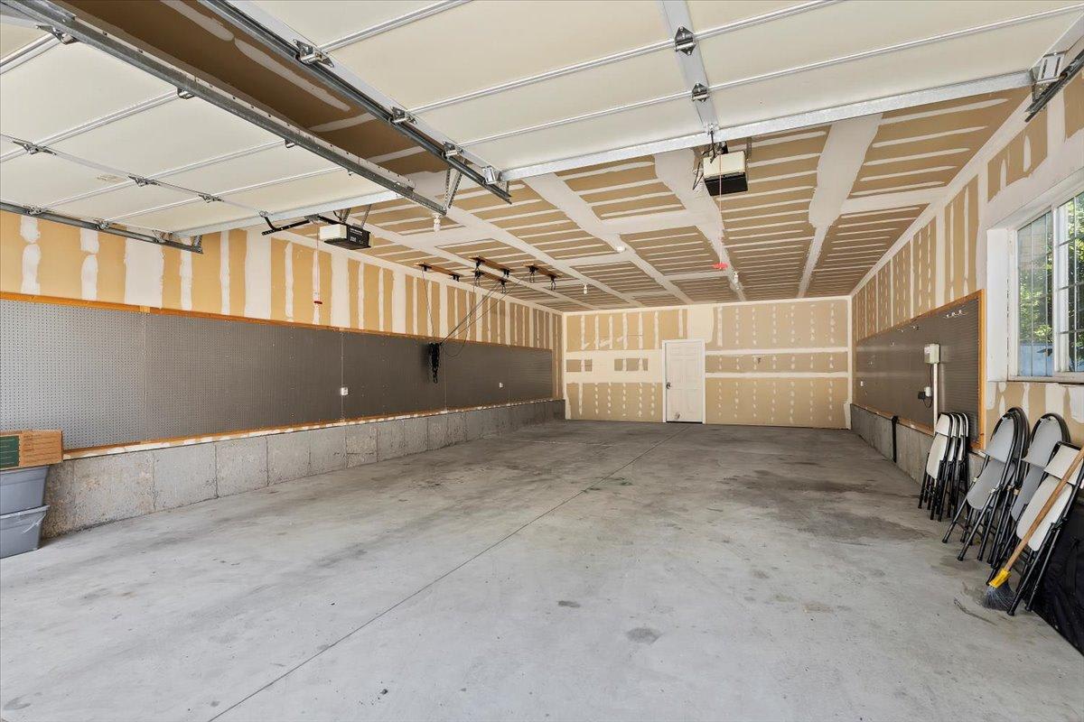 Monster 6 car garage