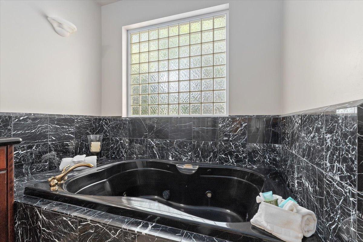 Huge jetted tub for 2