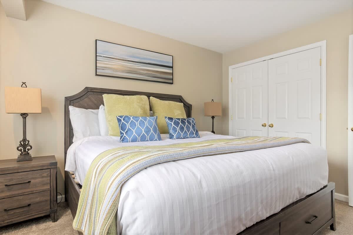 Bedroom 3 king bed with tasteful decorative pillows