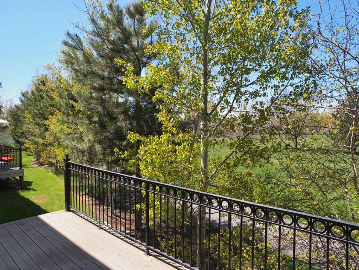 Private deck with park view in mature pine and aspen trees