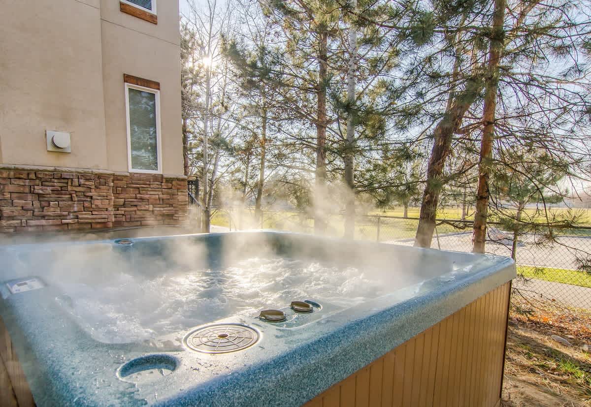 Union Spruces in Salt Lake with Hot Tub and Foosball