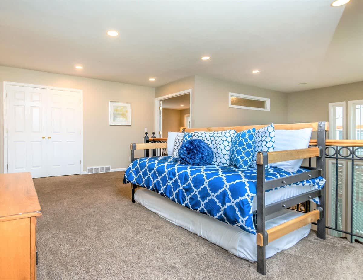 Loft on 2nd floor overlooking great room, with daybed