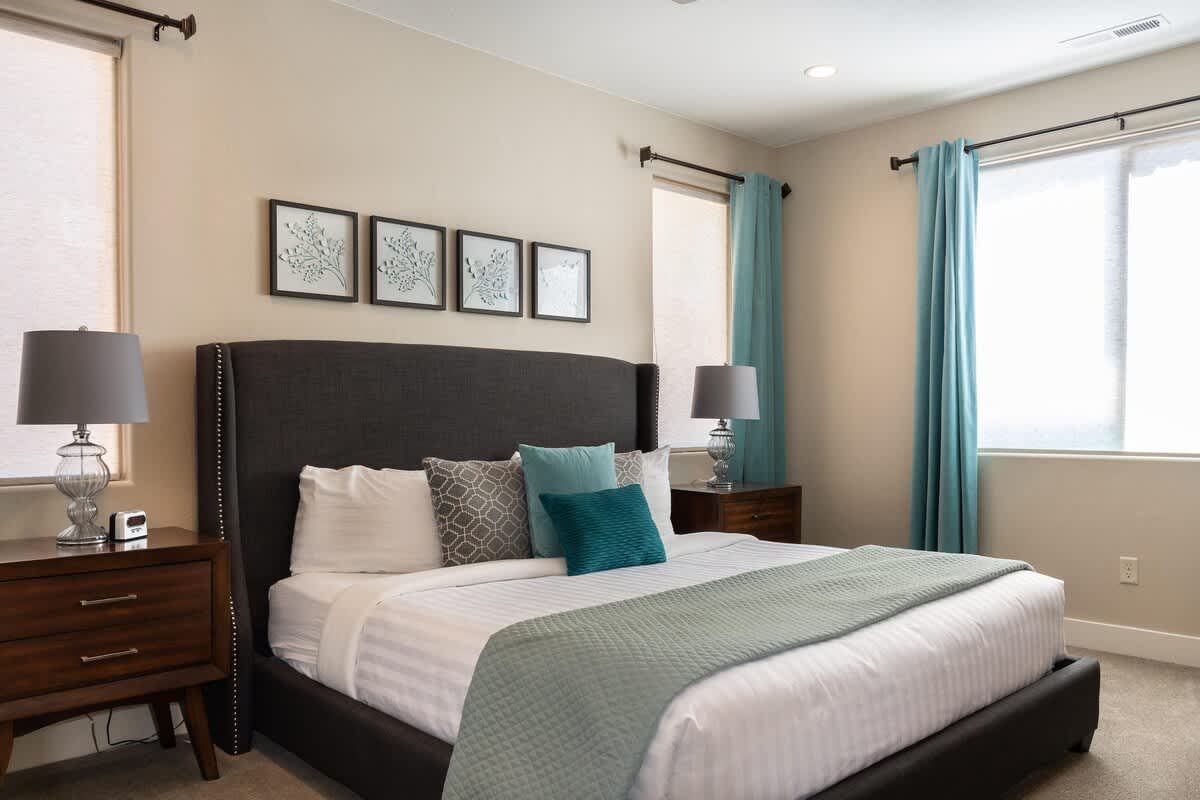 Bedroom 1 - King bed, main level